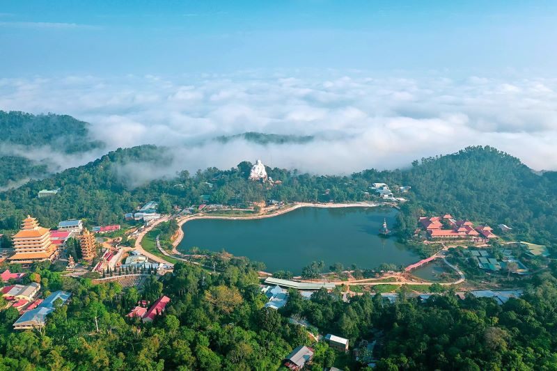 Toàn cảnh khu du lịch Núi Cấm - An Giang 