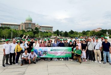 Khách đoàn đi tour Singapore - Malaysia bên Đất Việt Tour