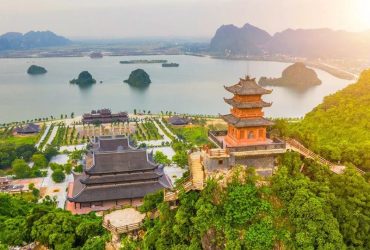 Quần thể chùa Tam Chúc đầy hoành tráng