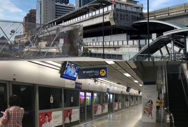 Tuyến tàu điện ngầm Sukhumvit và tàu điện trên cao National Stadium