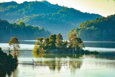 Hồ Pá Khoang giữa núi non trùng điệp và thiên nhiên xanh mát