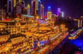 Hồng Nhai Động về đêm rực rỡ ánh đèn