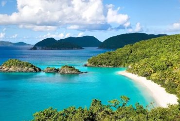 Đảo nằm ở vùng vịnh Bái Tử Long Quảng Ninh